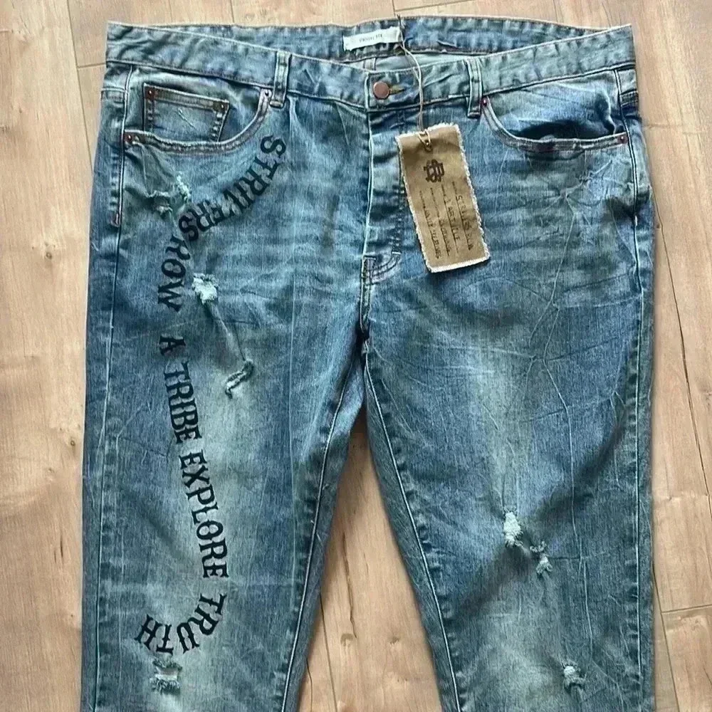 NWT STRIVERS ROW Sugar Maple Distressed Denim Jeans Sugar Maple Mens Sz 40